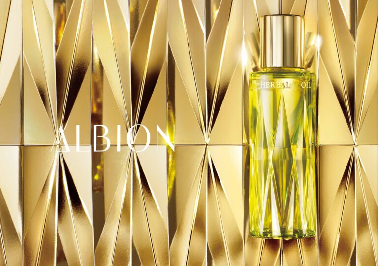 Eternal Beauty Holdings Limited (Stock Code: 6883.HK) is the largest perfume group (apart from brand-owner perfume groups) in China, Hong Kong and Macao in terms of retail sales in 2023*. The Group has a large and diversified brand portfolio spanning perfumes, colour cosmetics, skincare products, personal care products, eyewear and home fragrances. As at 31 March 2026, Eternal Beauty conducted product distribution and market deployment for 76 external brands, including Hermès, Van Cleef & Arpels, Chopard, Albion and Laura Mercier.